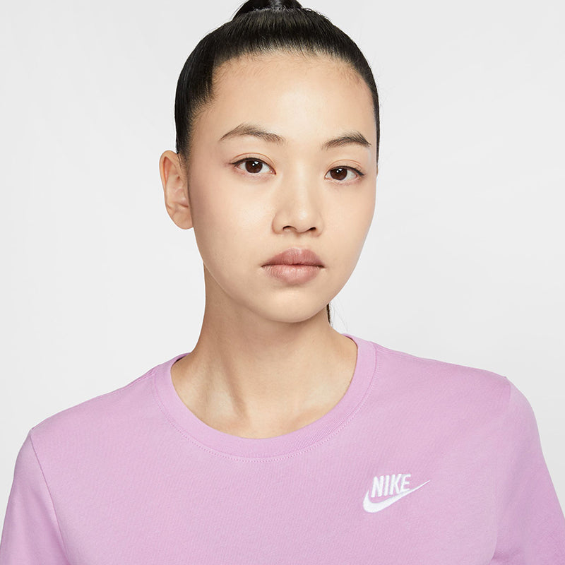 Nike Women's Sportswear Club Essentials T-Shirt