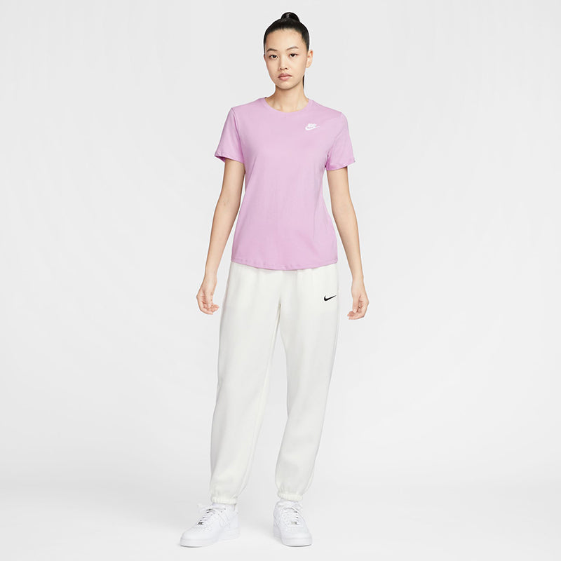 Nike Women's Sportswear Club Essentials T-Shirt