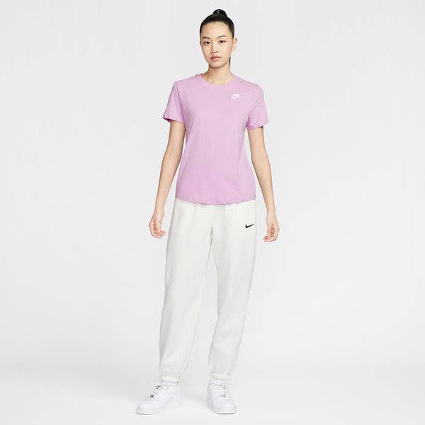 Nike Women's Sportswear Club Essentials T-Shirt