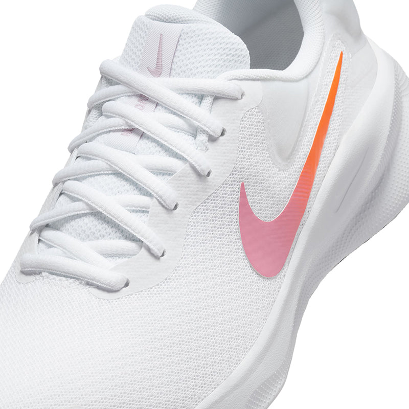 Nike Women's Revolution 7